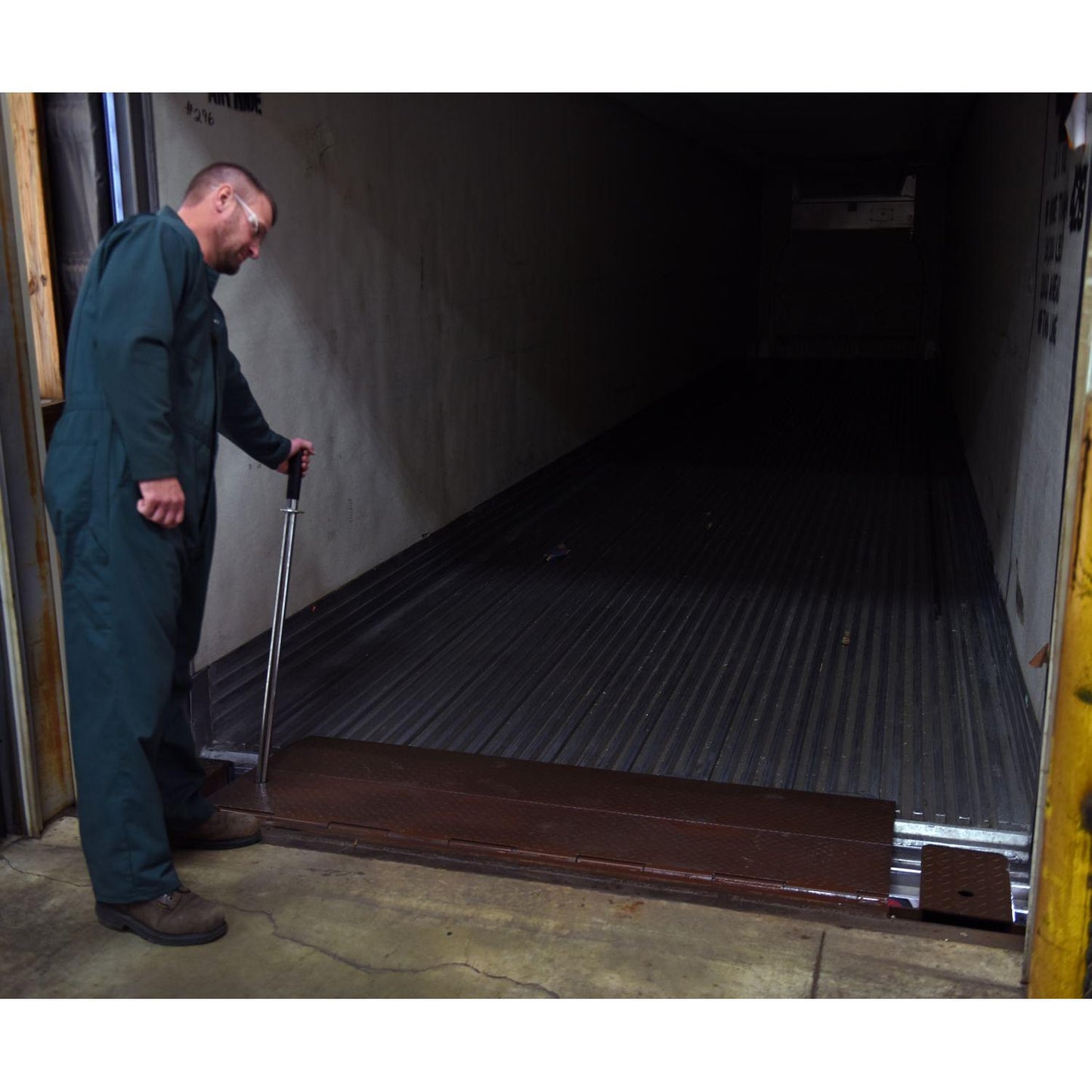 Steel Hand Pump Edge-O-Dock Leveler – 72" Ramp Width x 36-5/8" Ramp Length – 15,000 lb. Capacity