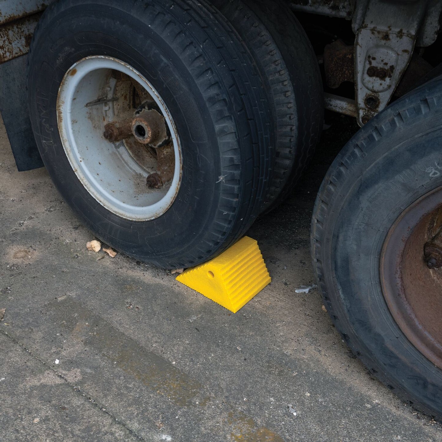 Recycled Plastic Dual Slope Wheel Chocks