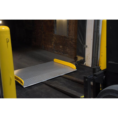 Aluminum Truck Dockboards with Steel Safety Curbs