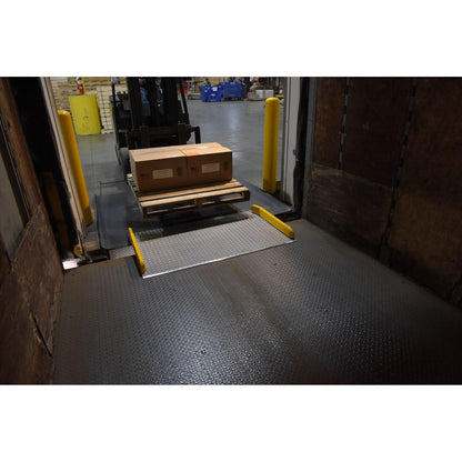 Aluminum Truck Dockboards with Steel Safety Curbs
